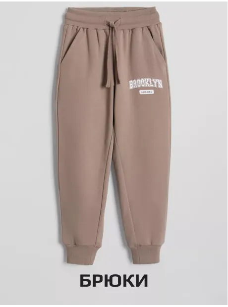 Бежевый костюм для мальчика в садик