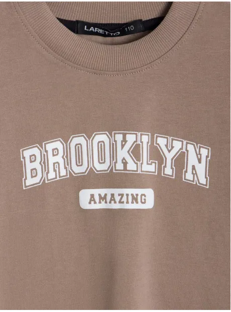 Бежевый костюм для мальчика в садик