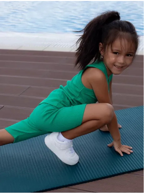 Спортивный костюм для девочки в сад