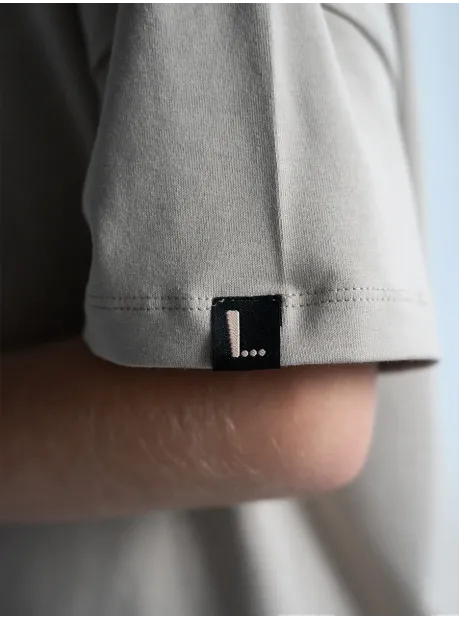 Бежевый костюм для девочки в сад