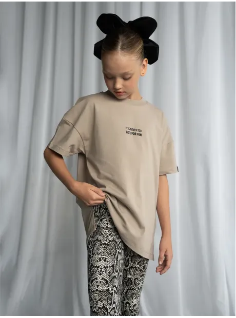 Бежевый костюм для девочки в сад