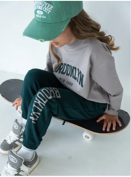 Зеленый спортивный костюм для девочки