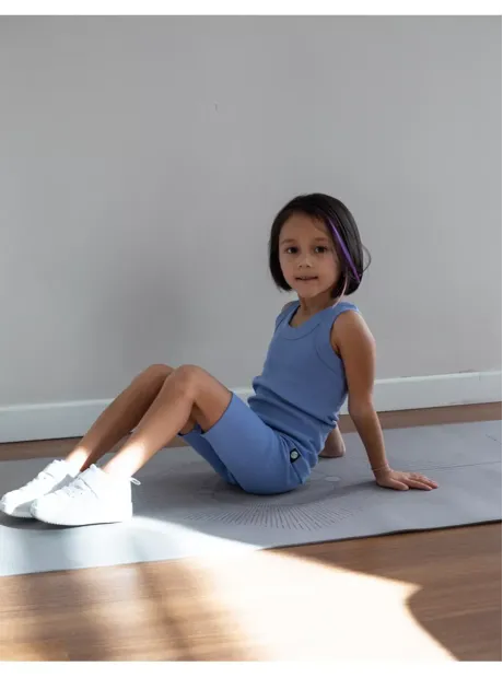 Спортивный костюм для девочки в сад