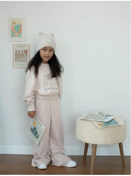 Бежевый костюм для девочки