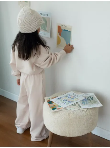 Бежевый костюм для девочки