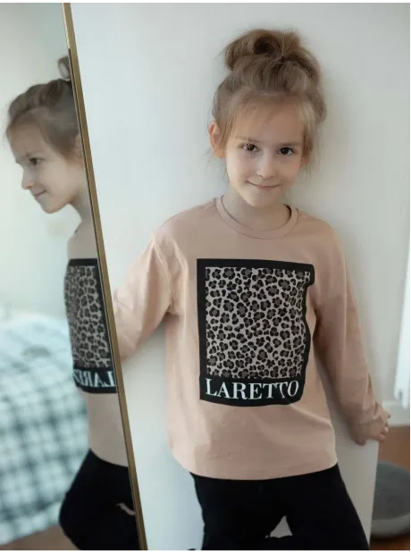 Бежевый костюм для девочки