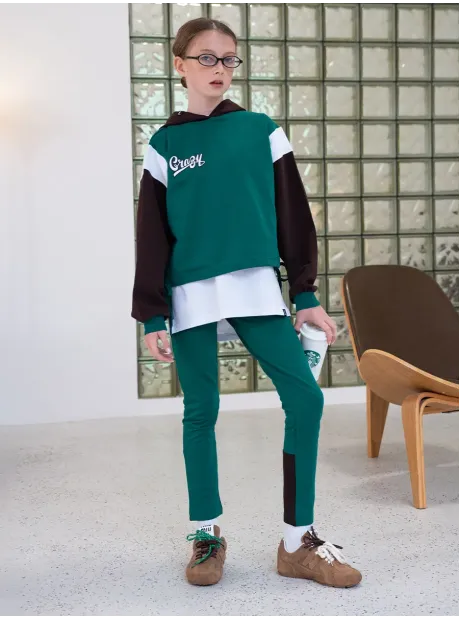 Зеленый костюм для девочки