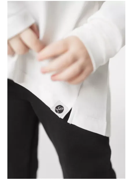 Белый лонгслив оверсайз для девочки