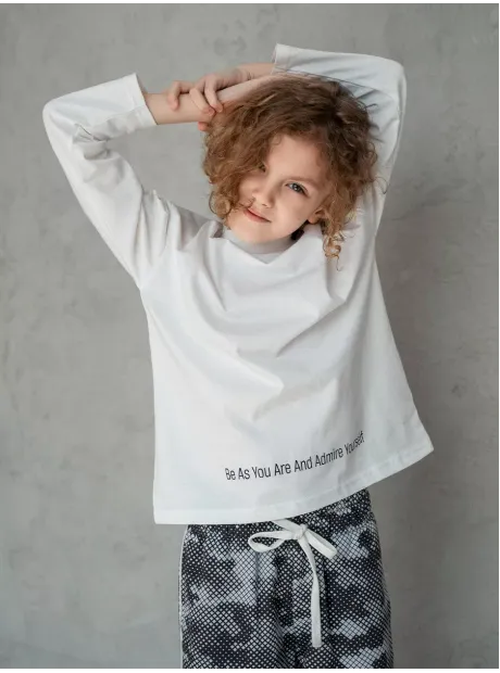 Белый лонгслив оверсайз для школы