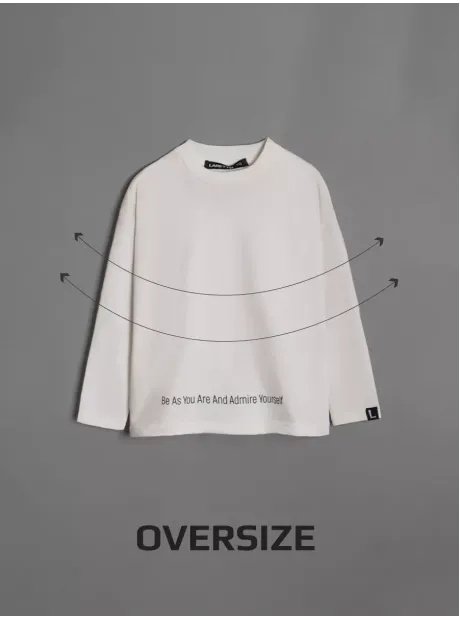 Белый лонгслив оверсайз для школы