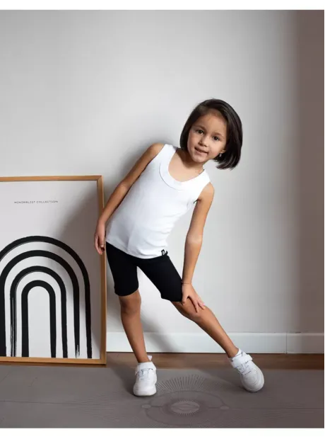 Спортивный костюм для девочки в сад