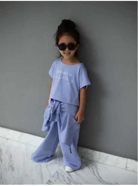 Лиловый костюм для девочки