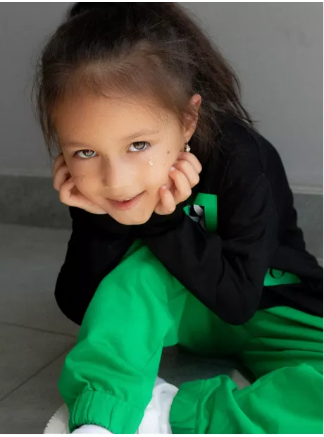 Черно-зеленый спортивный костюм для девочки