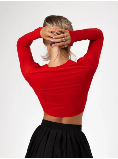 Красный топ укороченный с длинным рукавом