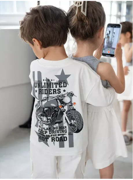 Белый лонгслив оверсайз для школы