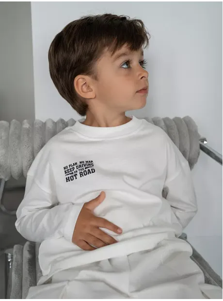 Белый лонгслив оверсайз для школы