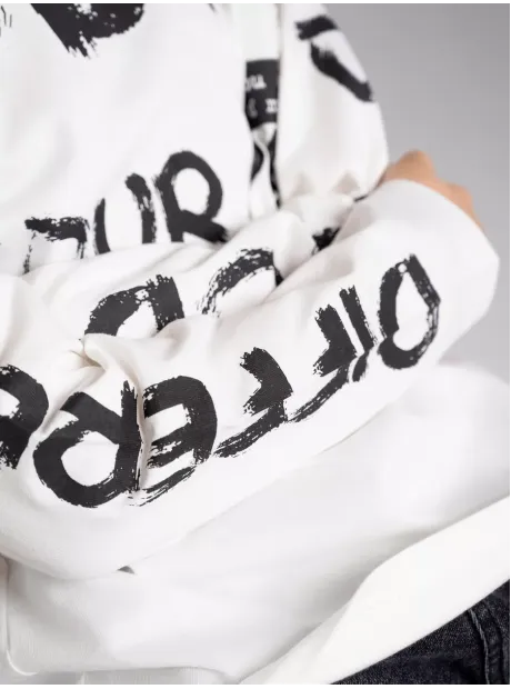 Белый лонгслив оверсайз для мальчика