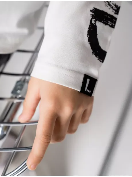 Белый лонгслив оверсайз для мальчика