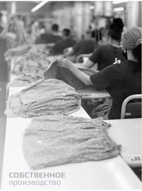 Лонгслив с вырезом трикотажный базовый