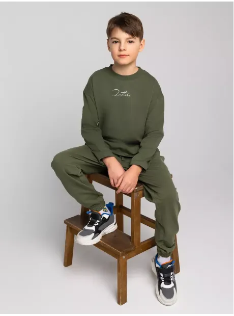 Зеленый костюм для мальчика в садик