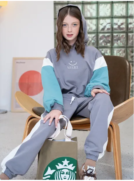 Спортивный костюм для девочки