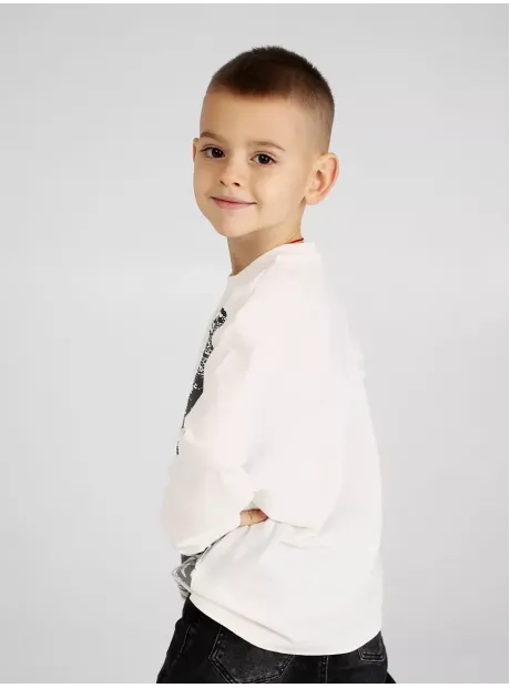 Белый лонгслив для мальчика с принтом