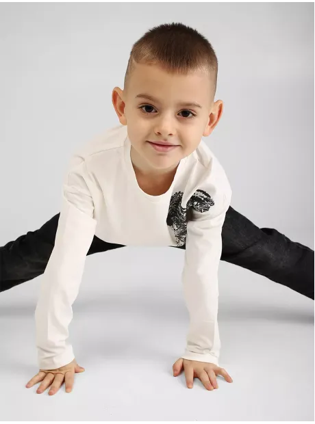 Белый лонгслив для мальчика с принтом