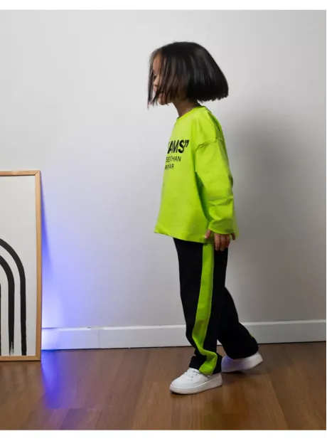 Зеленый спортивный костюм для девочки